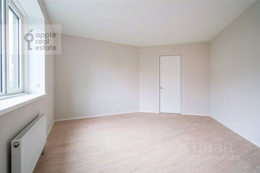 Продажа 3-комн квартиры на вторичном рынке улица Космонавта Волкова, 5Б