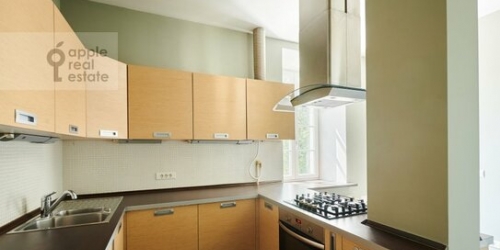 4-комн квартира улица Чаплыгина,  д. 10