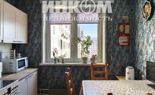 Продажа 3-комн квартиры на вторичном рынке Череповецкая улица,  д. 24