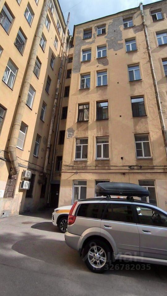 Продажа 3-комн квартиры на вторичном рынке 9-я Васильевского острова линия, 54
