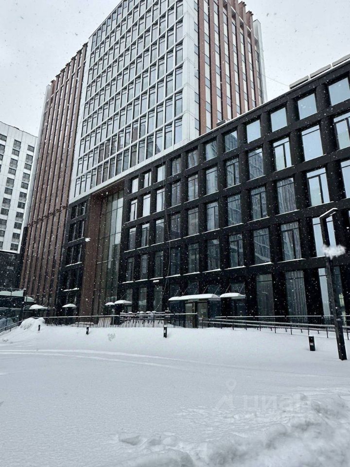 Продажа 2-комн квартиры на вторичном рынке улица Светланова, 11к2