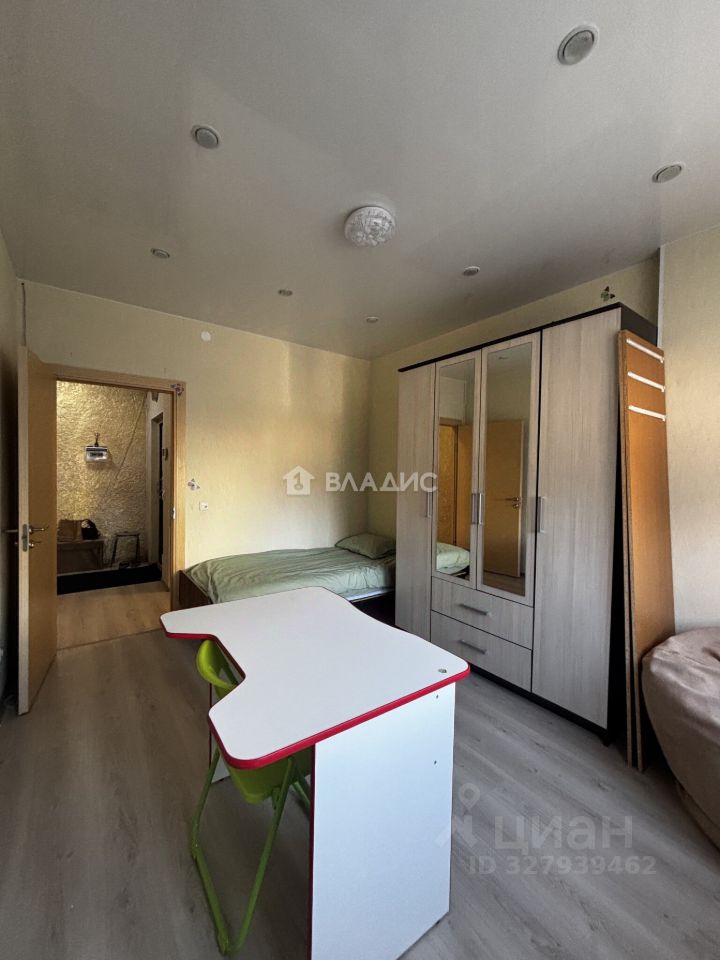 Продажа 3-комн квартиры на вторичном рынке пос. Янино-1, улица Ясная, 11