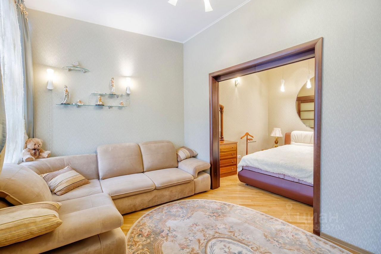 Аренда 2-комн квартиры на вторичном рынке Каменноостровский проспект, 34