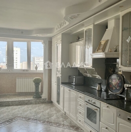 Продажа 4-комн квартиры на вторичном рынке улица Грекова,  д. 5