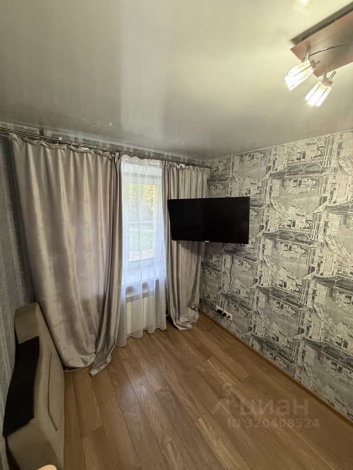 Продажа 2-комн квартиры на вторичном рынке Восточный мкр, Звенигород, улица Полевая,  д. 21