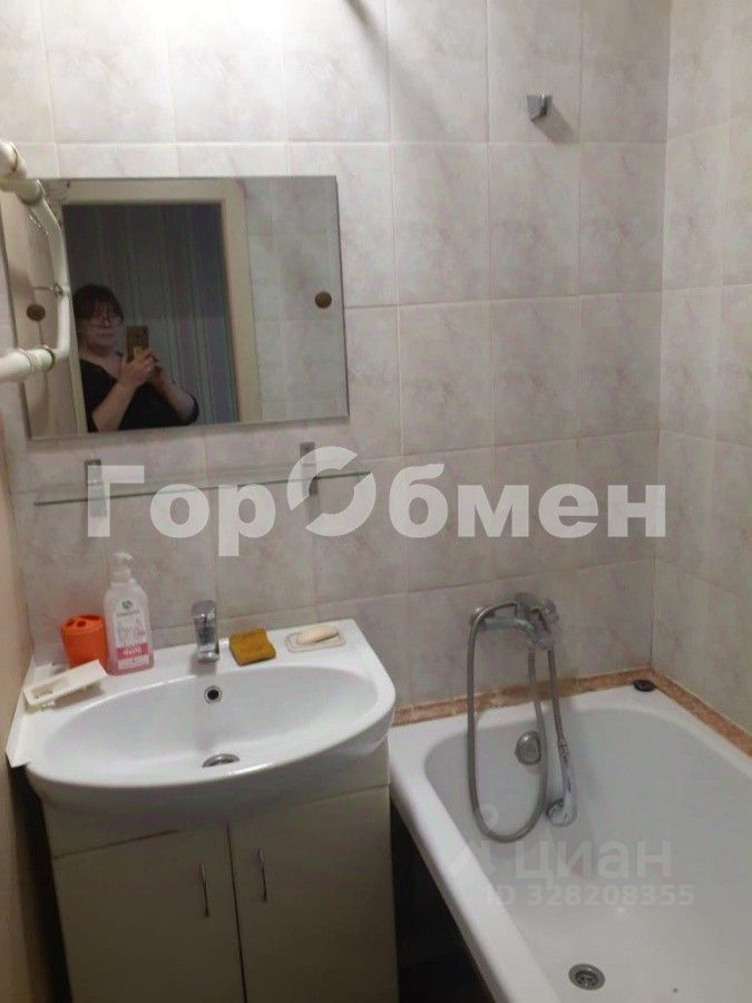 Продажа 2-комн квартиры на вторичном рынке улица Обручева, 49