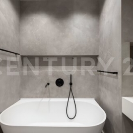 Продажа 3-комн квартиры на вторичном рынке Малоохтинский пр-кт,  д. 68б