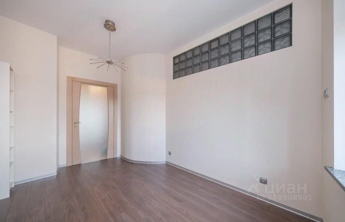 Аренда 2-комн квартиры на вторичном рынке Кронверкский проспект, 31