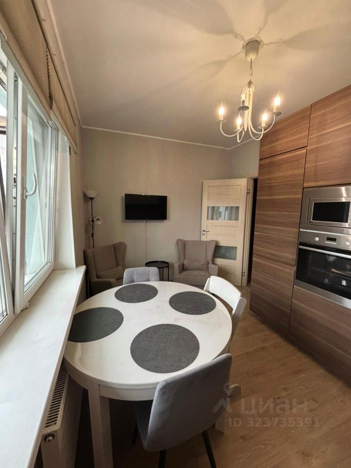 Продажа 2-комн квартиры на вторичном рынке Комендантский проспект, 71