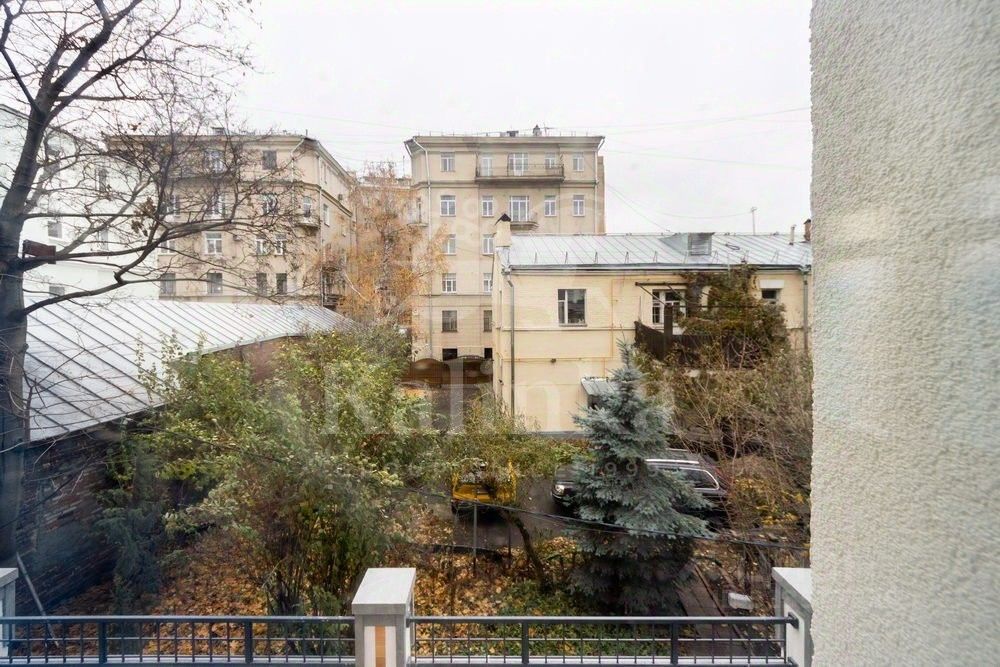 Продажа 5-комн квартиры на вторичном рынке Хлебный переулок, 24