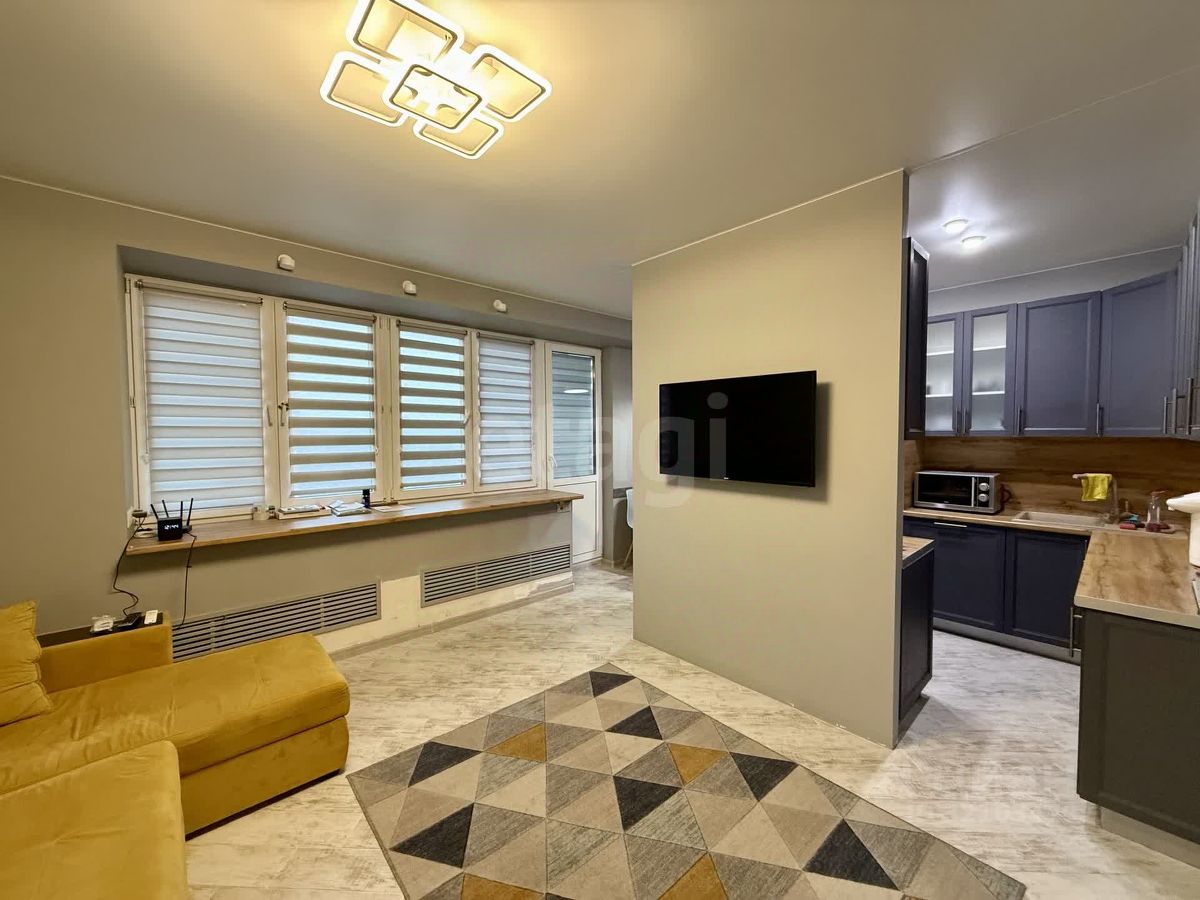 Продажа 3-комн квартиры на вторичном рынке улица Харлампиева, 48к2