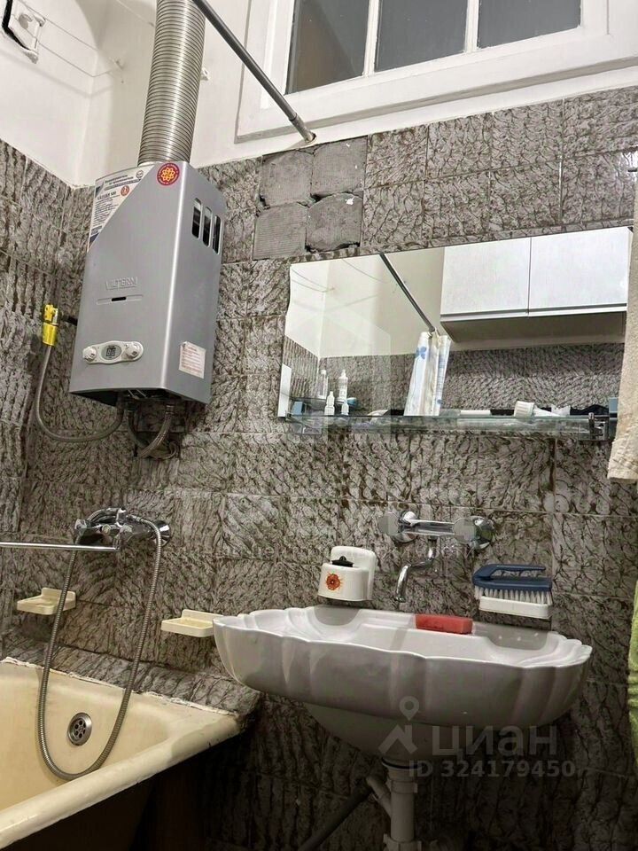 Продажа 2-комн квартиры на вторичном рынке улица Федосеенко, 32