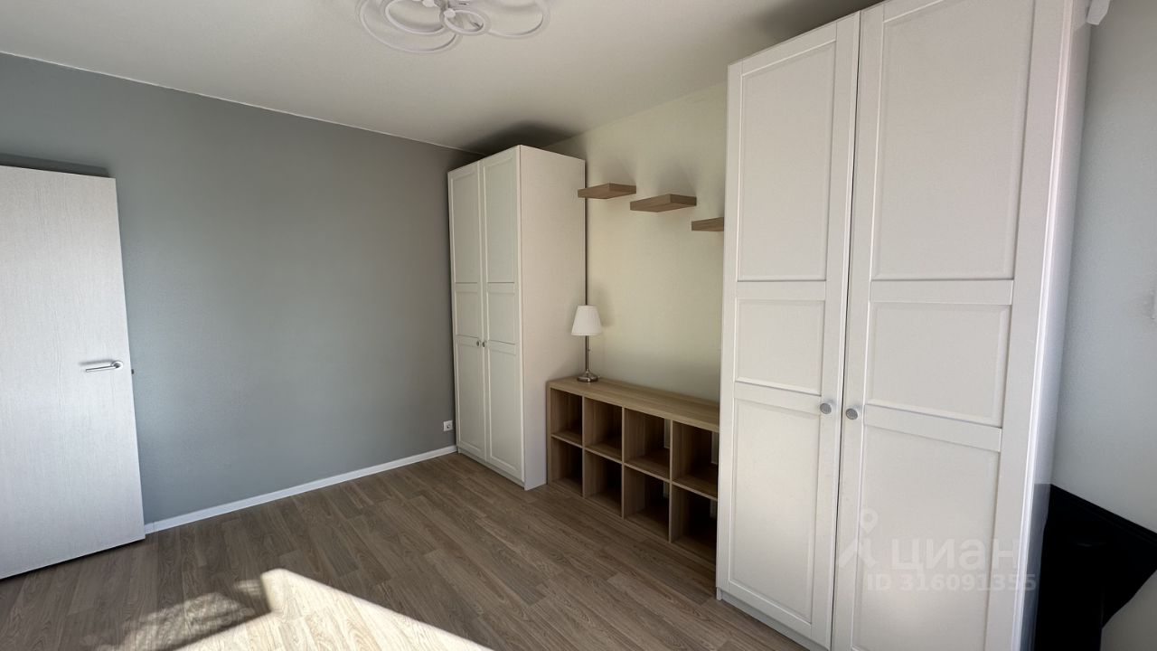 Аренда 2-комн квартиры на вторичном рынке пос. Ильинское-Усово, улица Заповедная, 3