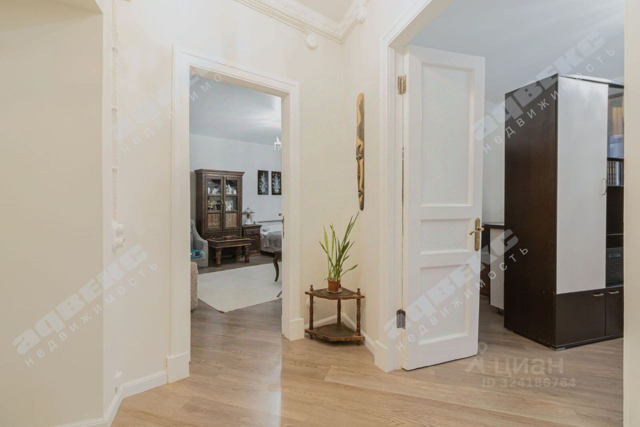 Продажа 3-комн квартиры на вторичном рынке Кондратьевский проспект, 34