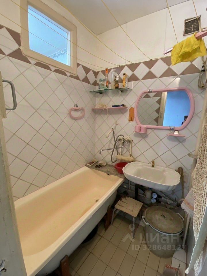 Продажа 3-комн квартиры на вторичном рынке Кириши, Волховская набережная, 6