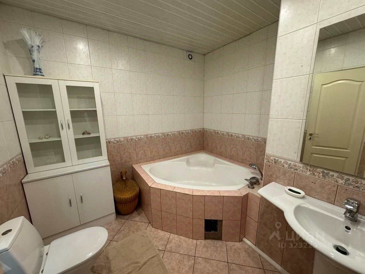 Аренда 3-комн квартиры на вторичном рынке набережная Реки Фонтанки, 126