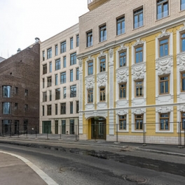 Продажа 4-комн квартиры на вторичном рынке Пожарский пер,  д. 3