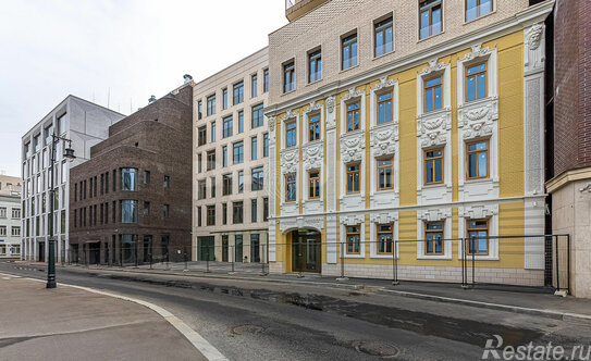 Продажа 4-комн квартиры на вторичном рынке Пожарский пер,  д. 3