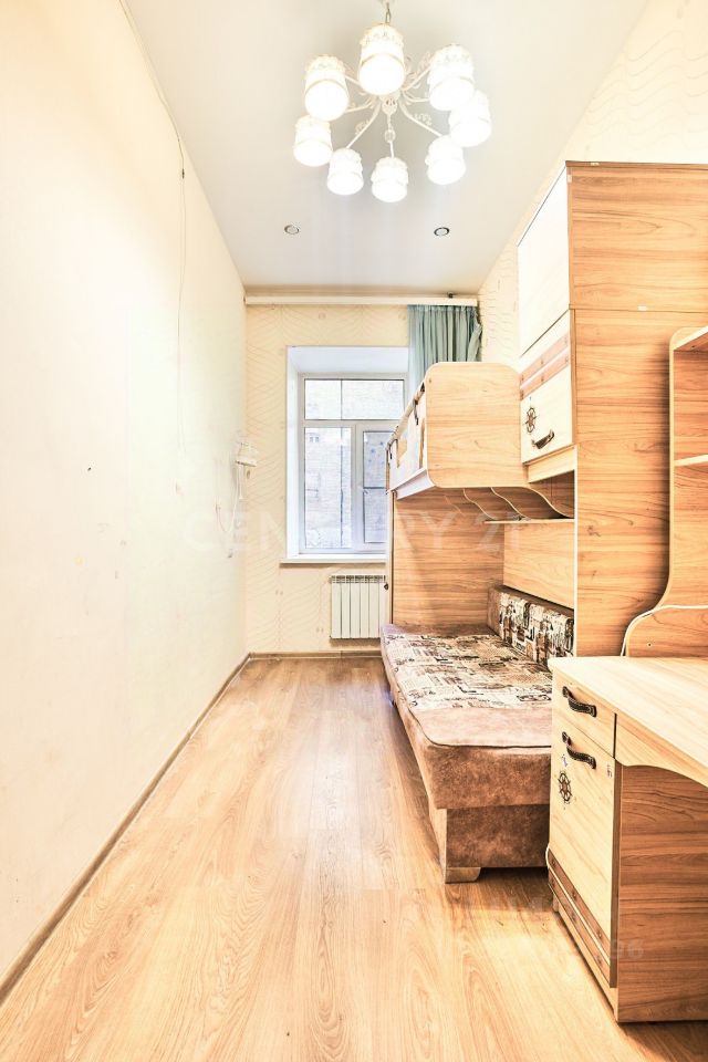 Продажа 3-комн квартиры на вторичном рынке 13-я Васильевского острова линия, 20