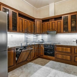 Аренда 4-комн квартиры на вторичном рынке Греческий пр-кт,  д. 12