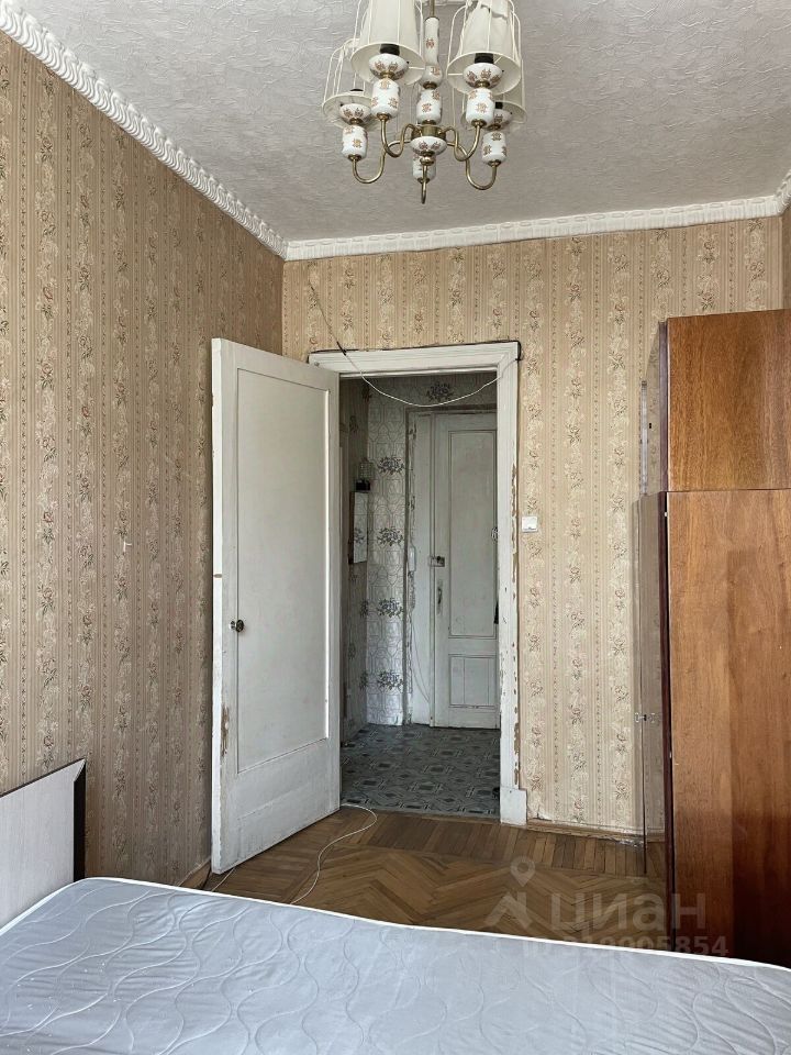 Продажа 2-комн квартиры на вторичном рынке Петергоф, Суворовская улица, 5к3