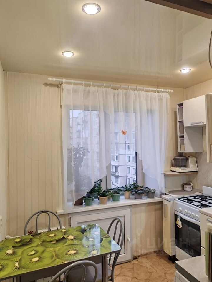 Продажа 2-комн квартиры на вторичном рынке Волхов, Авиационная улица, 38А