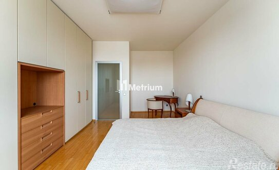 Продажа 4-комн квартиры на вторичном рынке Тружеников 1-й пер,  д. 17