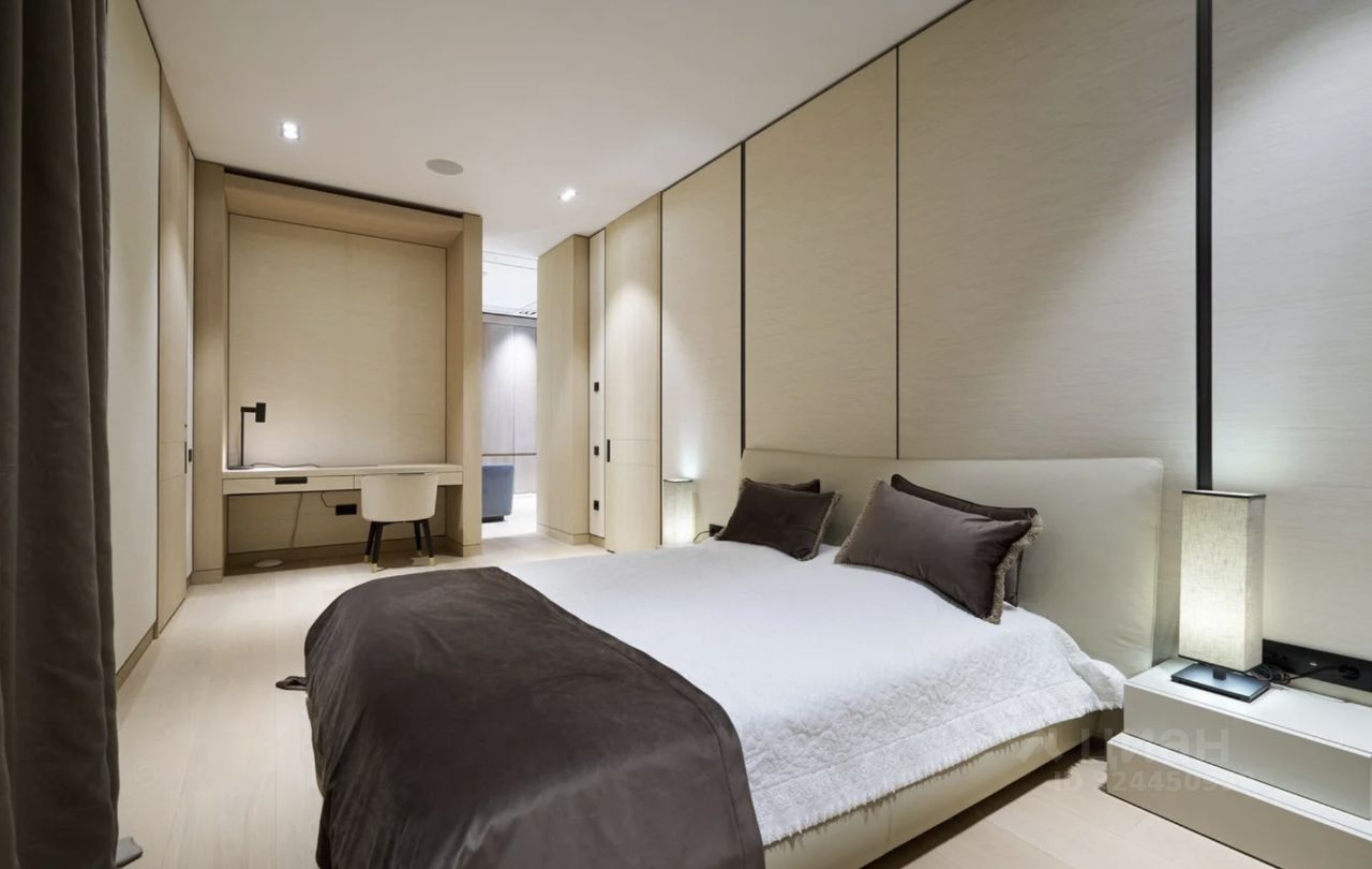 Продажа 4-комн квартиры на вторичном рынке Верхняя улица, 20к1