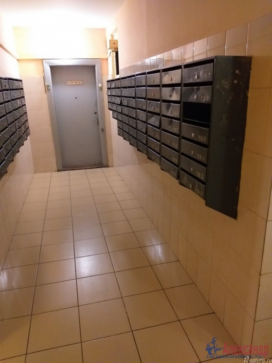 Продажа 2-комн квартиры на вторичном рынке Малая Карпатская ул. ,  д. 17