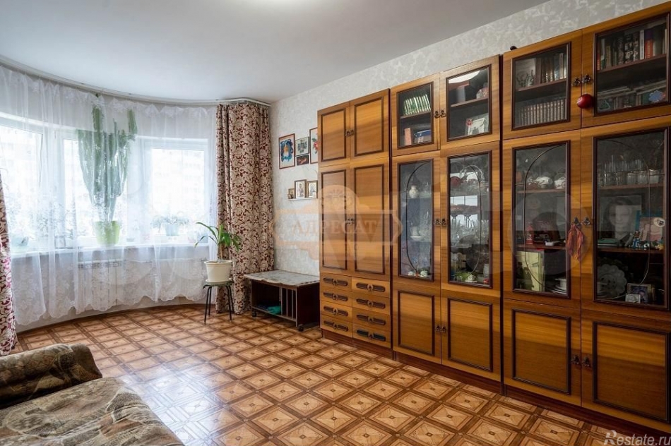 Продажа 3-комн квартиры на вторичном рынке ул Оптиков,  д. 49,  к. 2