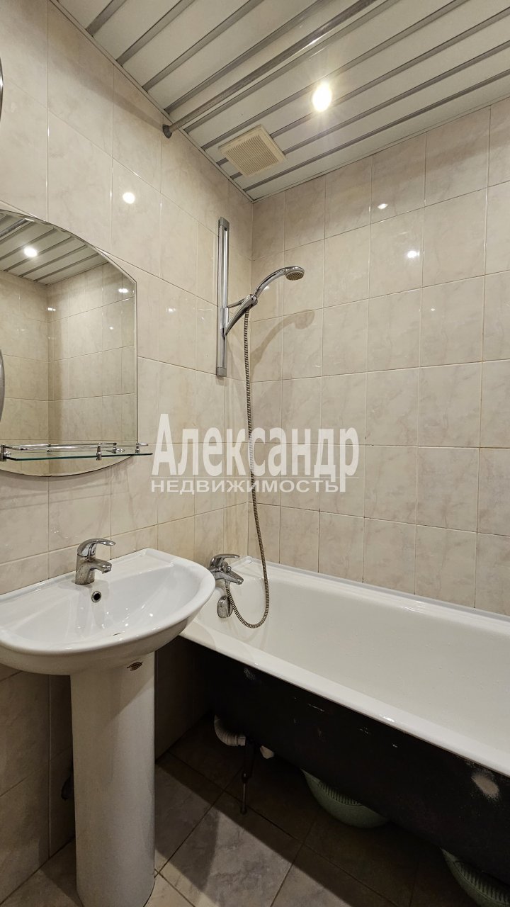 Продажа 3-комн квартиры на вторичном рынке Пятилеток просп.,  д. 16,  к. 3