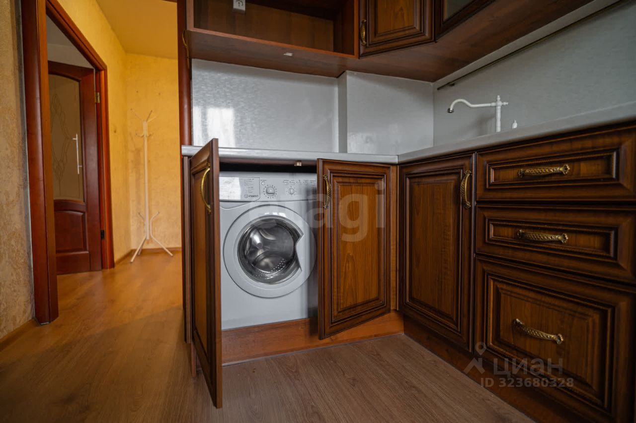 Продажа 2-комн квартиры на вторичном рынке Комендантский проспект, 21К2