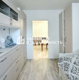 Продажа 2-комн квартиры на вторичном рынке Фурштатская ул,  д. 10