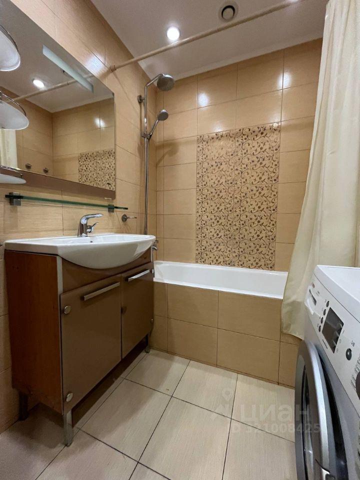 Продажа 3-комн квартиры на вторичном рынке улица Коштоянца, 10