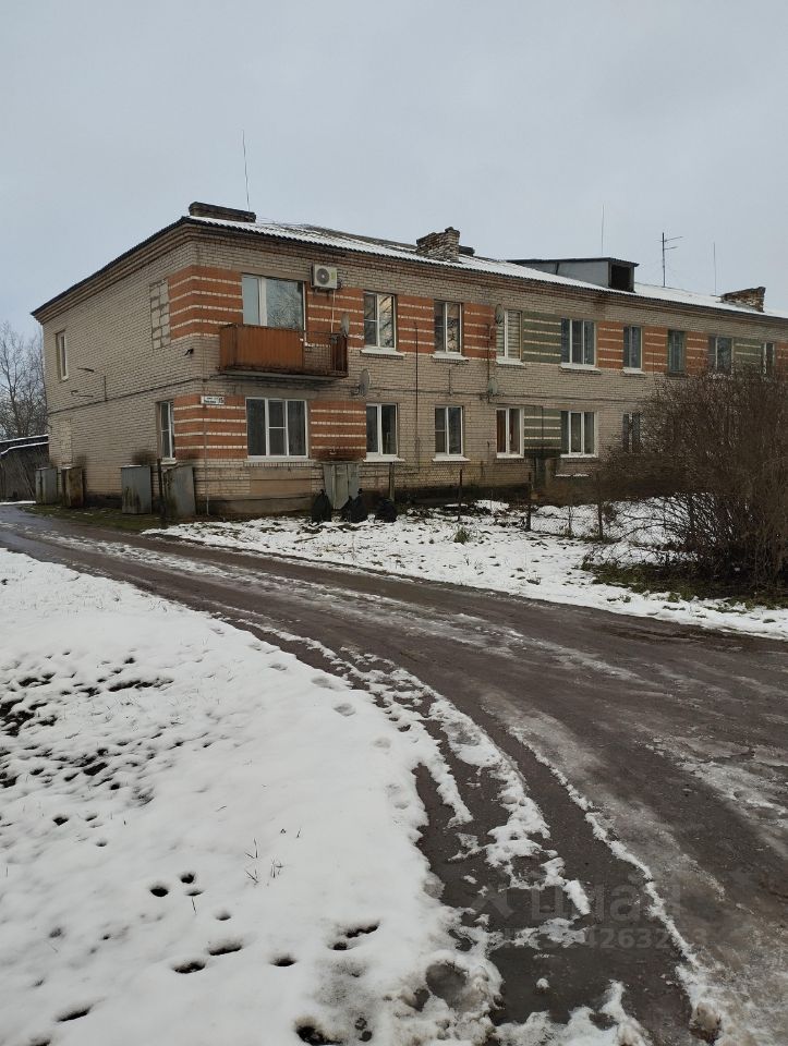 Продажа 1-комн квартиры на вторичном рынке пос. Оредеж, улица Энгельса, 15