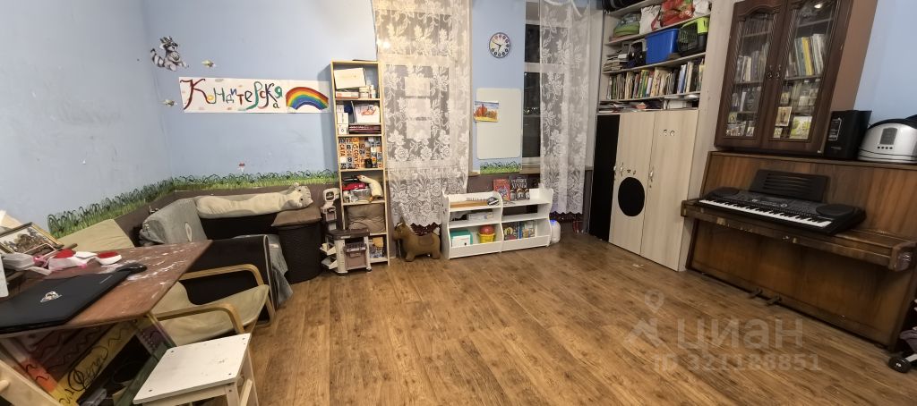 Продажа 3-комн квартиры на вторичном рынке пос. Стрельна, Санкт-Петербургское шоссе, 13