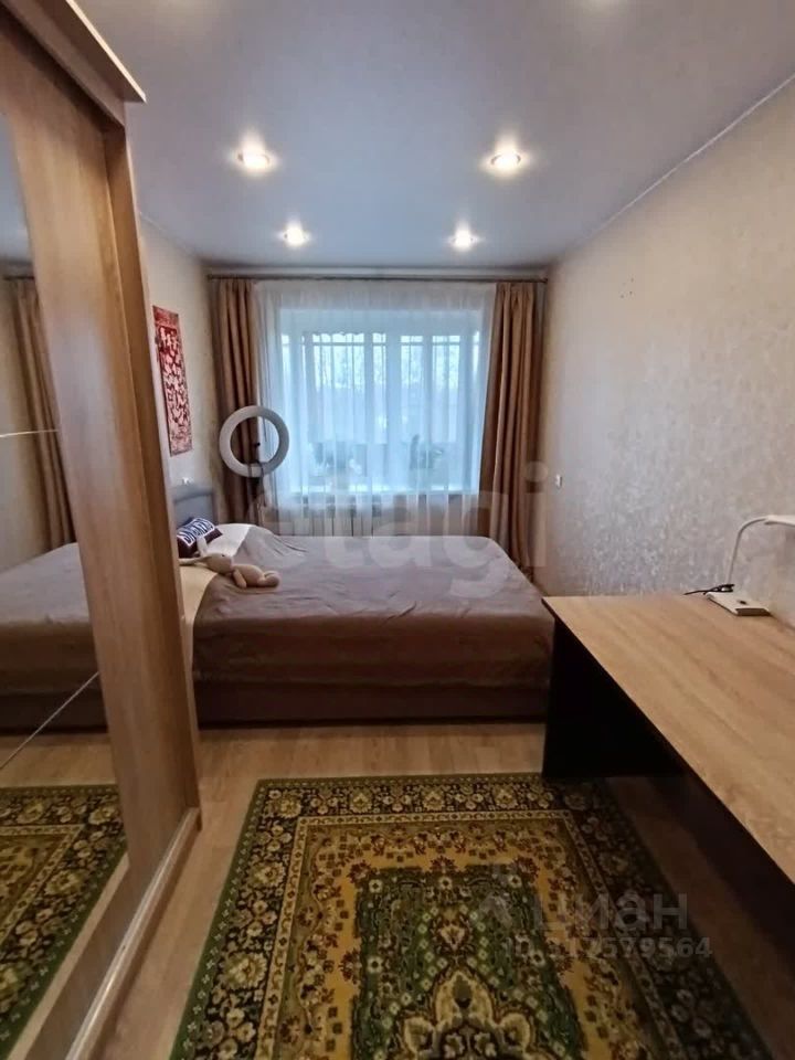 Продажа 3-комн квартиры на вторичном рынке Кириши, проспект Героев, 1