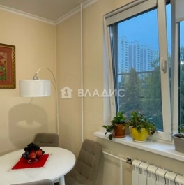 Продажа 1-комн квартиры на вторичном рынке улица Поляны,  д. 9