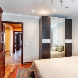 Продажа 3-комн квартиры на вторичном рынке ул Тамбасова,  д. 13,  к. 3