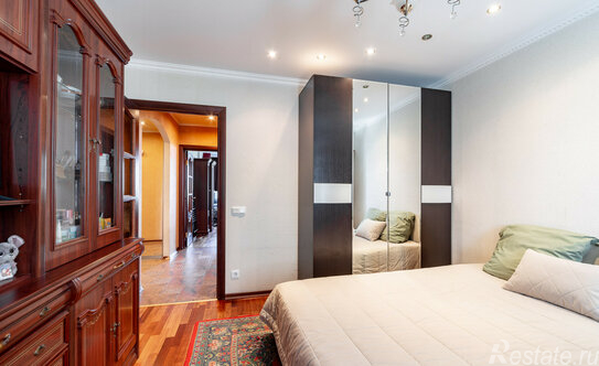 Продажа 3-комн квартиры на вторичном рынке ул Тамбасова,  д. 13,  к. 3