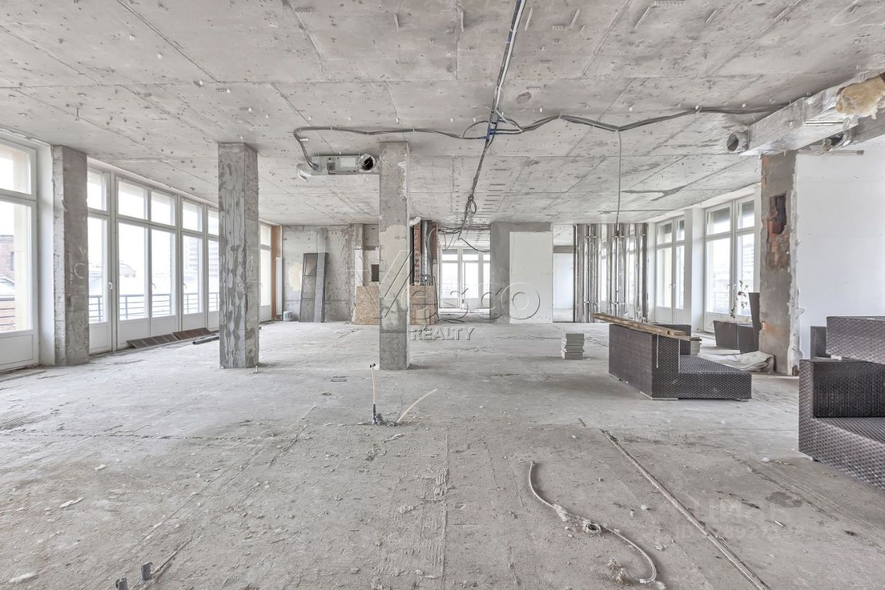 Продажа 5-комн квартиры на вторичном рынке Большой Левшинский переулок, 11