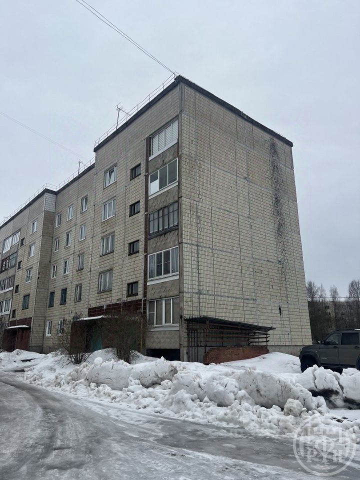Продажа 2-комн квартиры на вторичном рынке пос. Шугозеро, улица Советская, 33