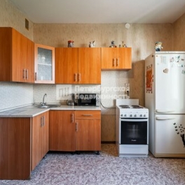 Продажа 1-комн квартиры на вторичном рынке улица Маршала Захарова,  д. 16 к2