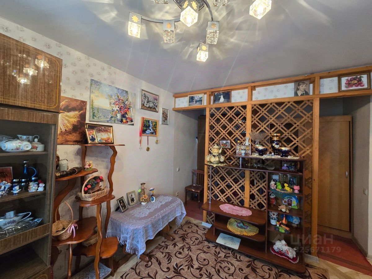 Продажа 1-комн квартиры на вторичном рынке пос. Совхоза Архангельский, улица Комарова,  д. 5