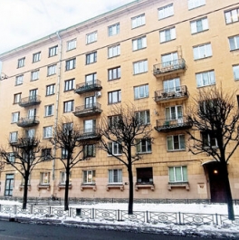 Продажа 2-комн квартиры на вторичном рынке Кавалергардская улица,  д. 30