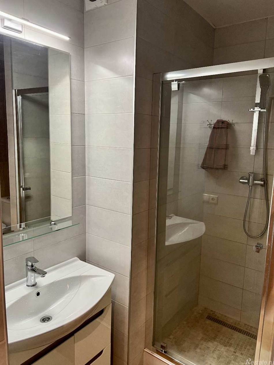 Продажа 1-комн квартиры на вторичном рынке Петергофское ш,  д. 84,  к. 19