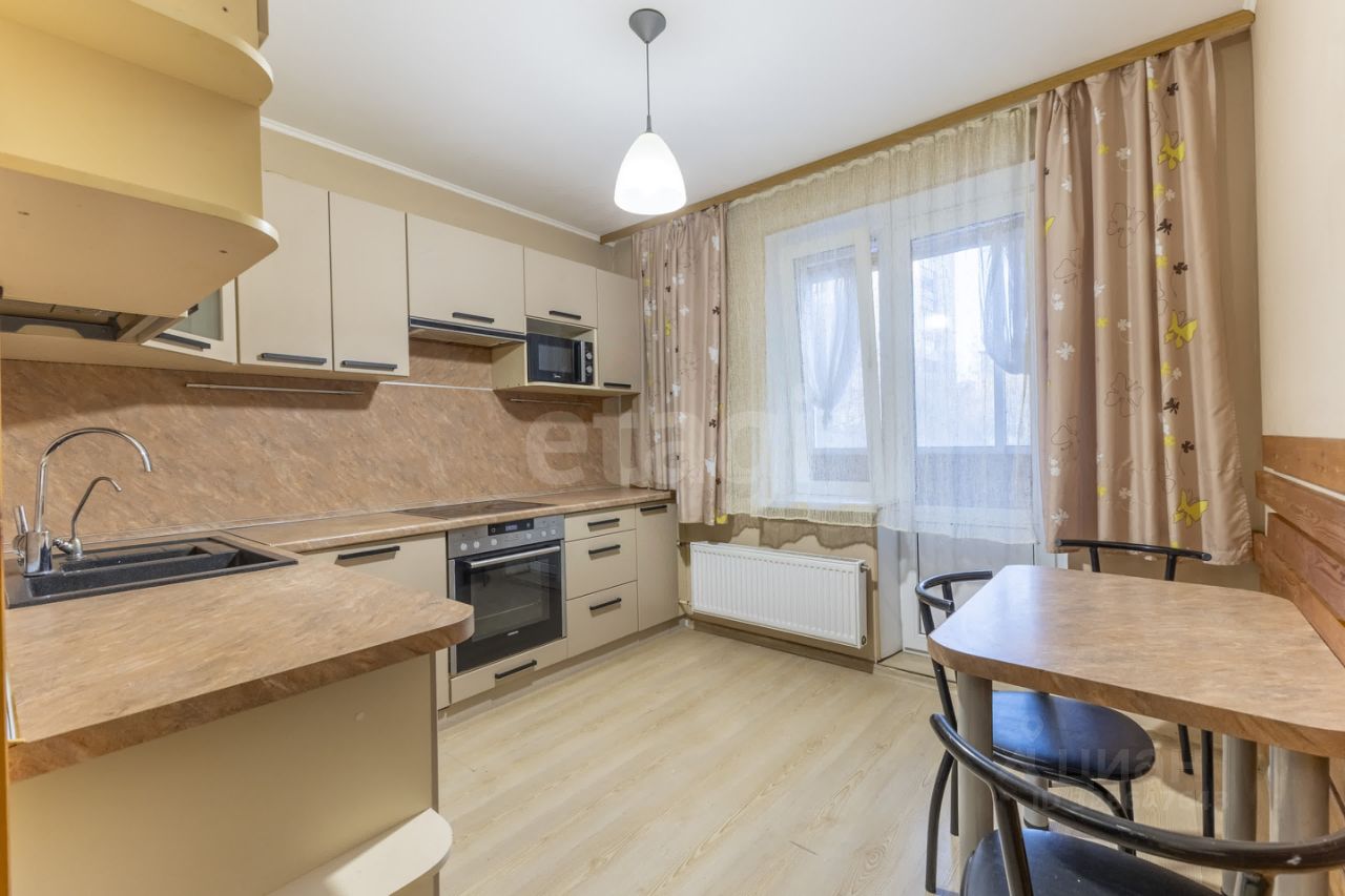 Продажа 2-комн квартиры на вторичном рынке пос. Стрельна, Львовская улица, 19к2