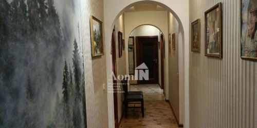 4-комн квартира улица Коммуны,  д. 50