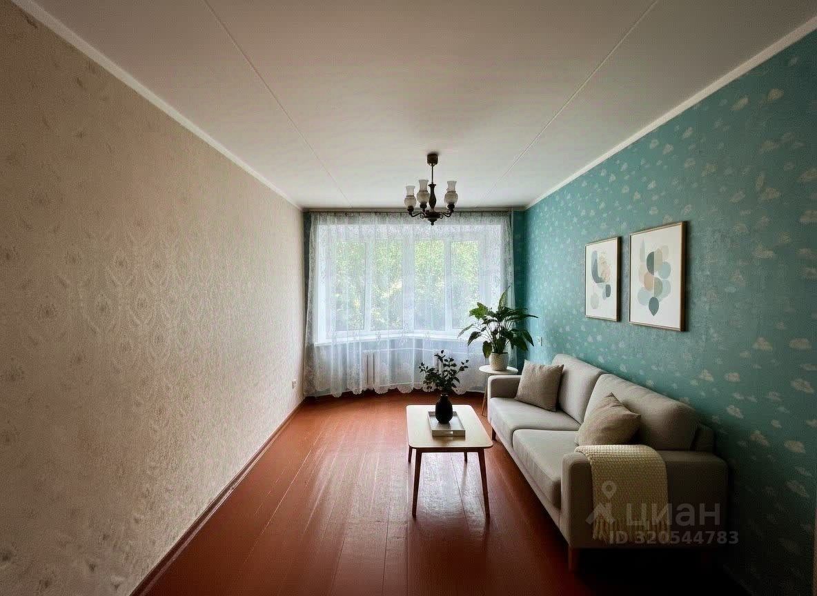 Продажа 3-комн квартиры на вторичном рынке Кириши, Волховская набережная, 4