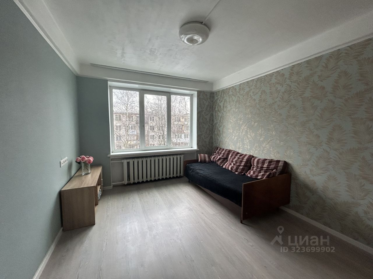 Продажа 2-комн квартиры на вторичном рынке проспект Космонавтов, 58